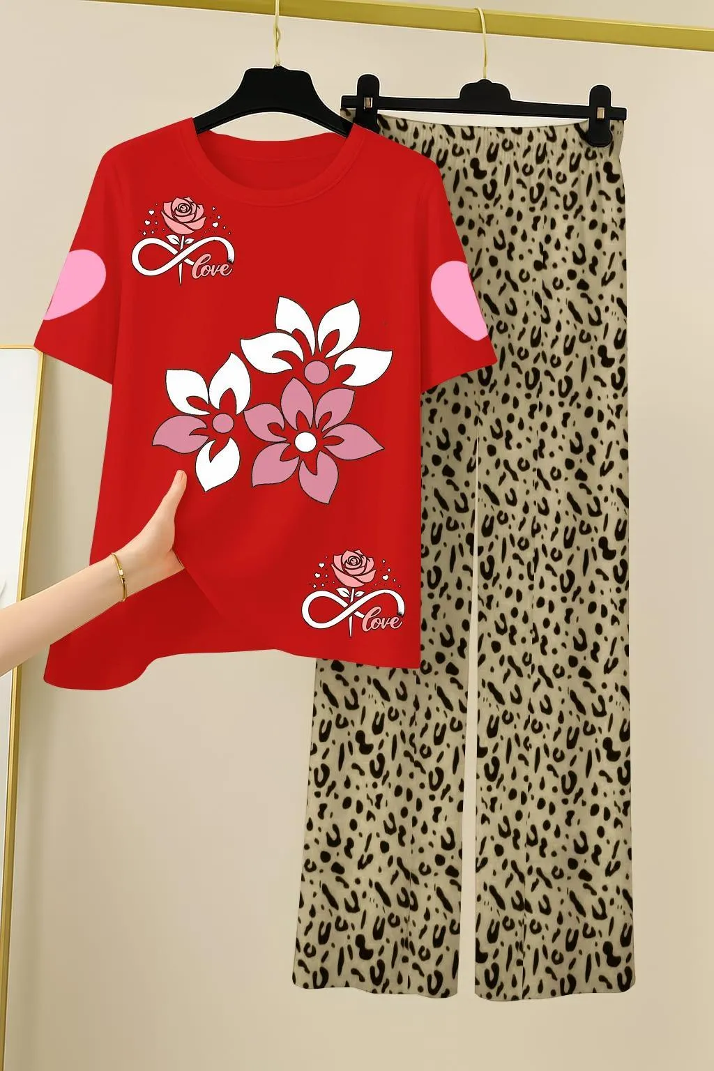 Red printed women's 2-pieces night suit